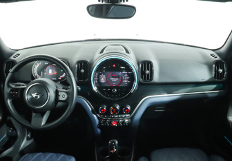 Подержанный автомобиль MINI Countryman 2022 года (12 фото)