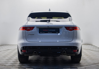 Подержанный автомобиль Jaguar F-Pace 2018 года (4 фото)