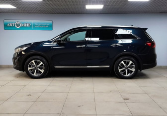 Подержанный автомобиль Kia Sorento 2017 года (8 фото)