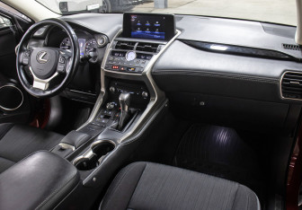 Подержанный автомобиль Lexus NX 2020 года (11 фото)