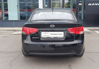 Подержанный автомобиль Kia Cerato Sedan 2010 года (6 фото)