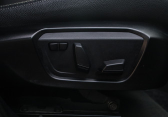 Подержанный автомобиль BMW X4 2015 года (8 фото)