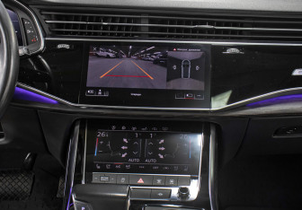 Подержанный автомобиль Audi Q8 2019 года (15 фото)