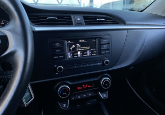 Подержанный автомобиль Kia Rio Hatchback 2021 года (16 фото)