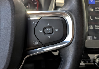 Подержанный автомобиль Volvo XC40 2020 года (27 фото)