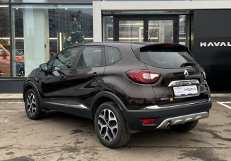 Подержанный автомобиль Renault Kaptur 2017 года (7 фото)
