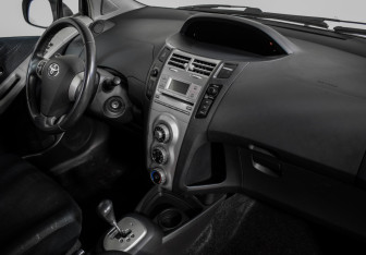 Подержанный автомобиль Toyota Yaris Hatchback 2008 года (10 фото)