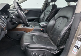 Подержанный автомобиль Audi A7 2011 года (10 фото)