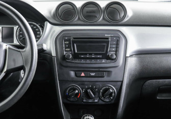 Подержанный автомобиль Suzuki Vitara 2016 года (8 фото)