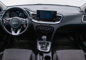 Подержанный автомобиль Kia Ceed Hatchback 2021 года (13 фото)