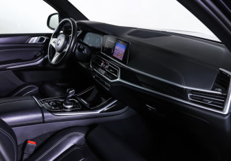 Подержанный автомобиль BMW X7 2020 года (11 фото)