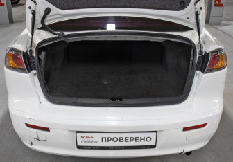 Подержанный автомобиль Mitsubishi Lancer Sedan 2014 года (10 фото)