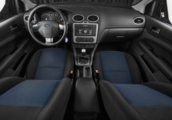 Подержанный автомобиль Ford Focus Wagon 2006 года (15 фото)