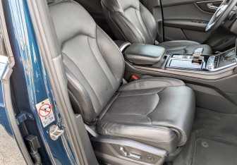 Подержанный автомобиль Audi Q7 2021 года (22 фото)