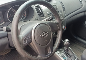 Подержанный автомобиль Kia Cerato Sedan 2010 года (12 фото)