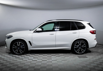 Подержанный автомобиль BMW X5 2019 года (8 фото)