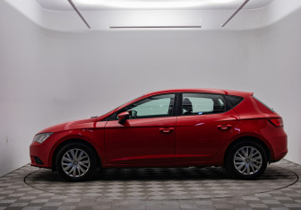 Подержанный автомобиль SEAT Leon Hatchback 2013 года (8 фото)