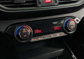 Подержанный автомобиль Kia Cerato Sedan 2019 года (25 фото)