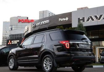 Подержанный автомобиль Ford Explorer 2013 года (5 фото)