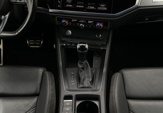 Подержанный автомобиль Audi Q3 2020 года (14 фото)