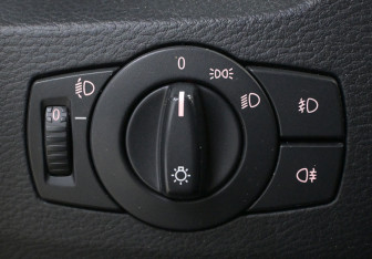Подержанный автомобиль BMW X1 2011 года (12 фото)