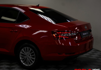 Подержанный автомобиль Skoda Superb Liftback 2016 года (18 фото)