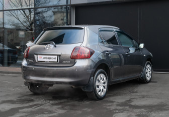 Подержанный автомобиль Toyota Auris Hatchback 2008 года (4 фото)