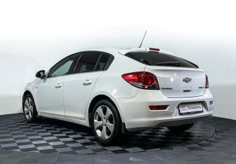 Подержанный автомобиль Chevrolet Cruze Hatchback 2012 года (7 фото)