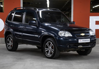 Подержанный автомобиль Chevrolet Niva 2012 года (3 фото)