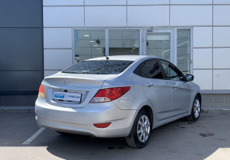 Подержанный автомобиль Hyundai Solaris Sedan 2012 года (5 фото)