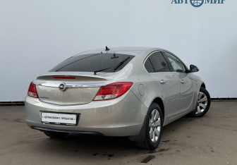 Подержанный автомобиль Opel Insignia Sedan 2011 года (5 фото)