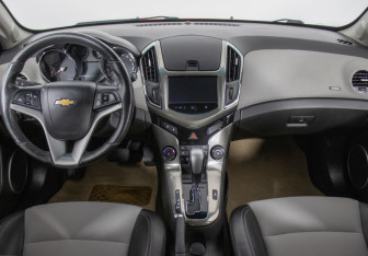 Подержанный автомобиль Chevrolet Cruze Sedan 2013 года (13 фото)