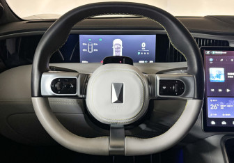 Подержанный автомобиль Avatr 11 2023 года (16 фото)