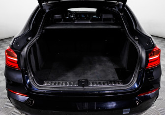 Подержанный автомобиль BMW X4 2017 года (20 фото)