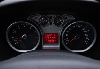 Подержанный автомобиль Ford Focus Hatchback 2010 года (12 фото)