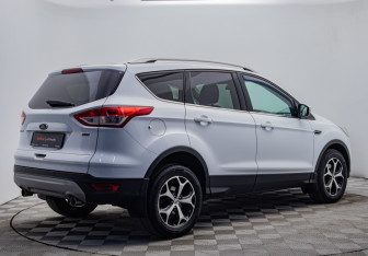 Подержанный автомобиль Ford Kuga 2013 года (5 фото)