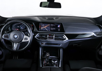 Подержанный автомобиль BMW X6 2021 года (17 фото)