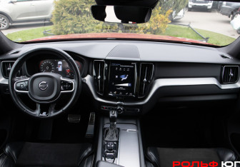 Подержанный автомобиль Volvo XC60 2018 года (11 фото)