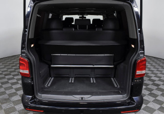 Подержанный автомобиль Volkswagen Multivan 2013 года (17 фото)
