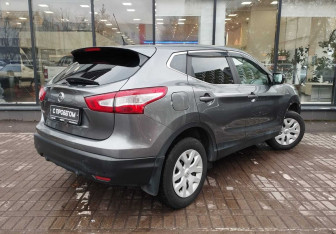Подержанный автомобиль Nissan Qashqai 2014 года (8 фото)