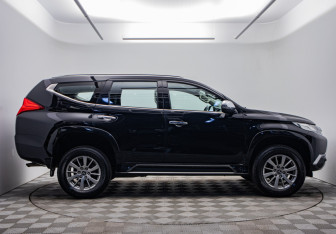 Подержанный автомобиль Mitsubishi Pajero Sport 2019 года (4 фото)