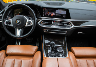 Подержанный автомобиль BMW X7 2019 года (12 фото)