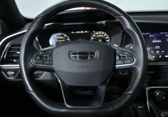 Подержанный автомобиль Geely Tugella 2023 года (10 фото)