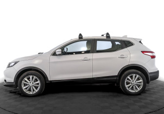 Подержанный автомобиль Nissan Qashqai 2017 года (8 фото)