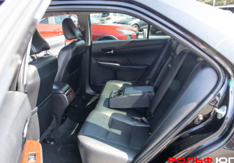 Подержанный автомобиль Toyota Camry Sedan 2013 года (8 фото)