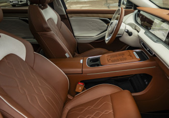 Подержанный автомобиль Voyah Free 2023 года (10 фото)