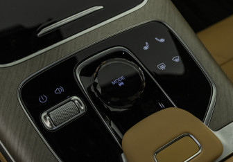 Подержанный автомобиль Jaecoo J8 2024 года (17 фото)