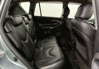 Подержанный автомобиль Toyota RAV4 2008 года (23 фото)