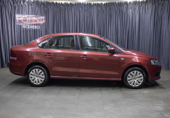 Подержанный автомобиль Volkswagen Polo Sedan 2012 года (4 фото)