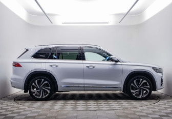 Подержанный автомобиль Geely Monjaro 2023 года (4 фото)